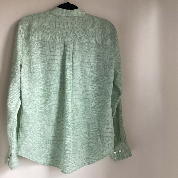 Equipment Slim Signature Silk Shirt Medium Green Crocodile Embossed - Picture 4 of 11